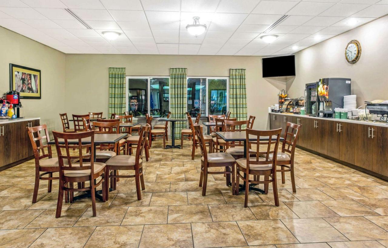 La Quinta By Wyndham Biloxi Hotel Exterior photo