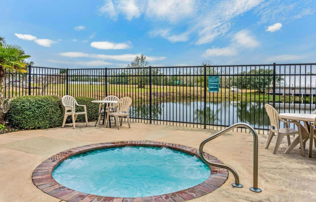 La Quinta By Wyndham Biloxi Hotel Exterior photo