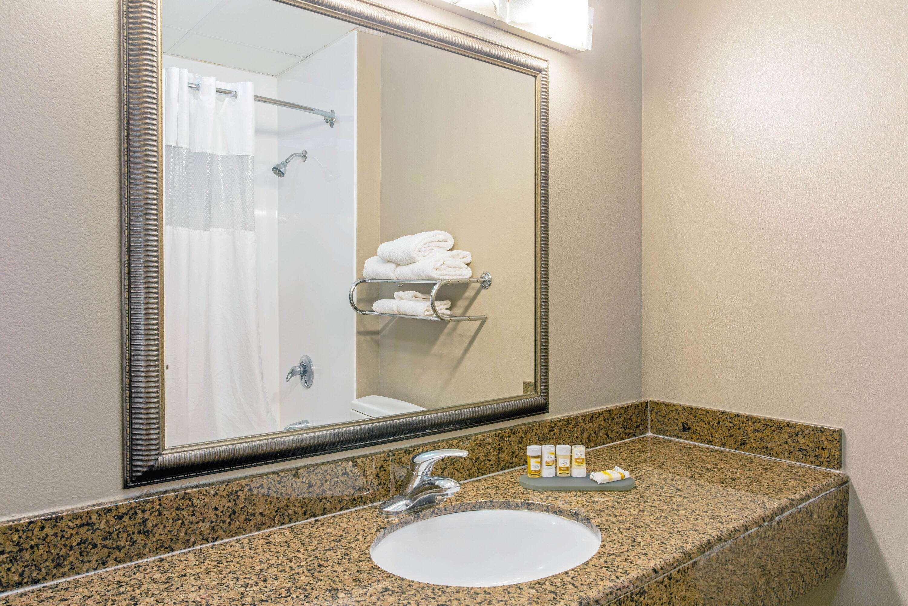 La Quinta By Wyndham Biloxi Hotel Exterior photo