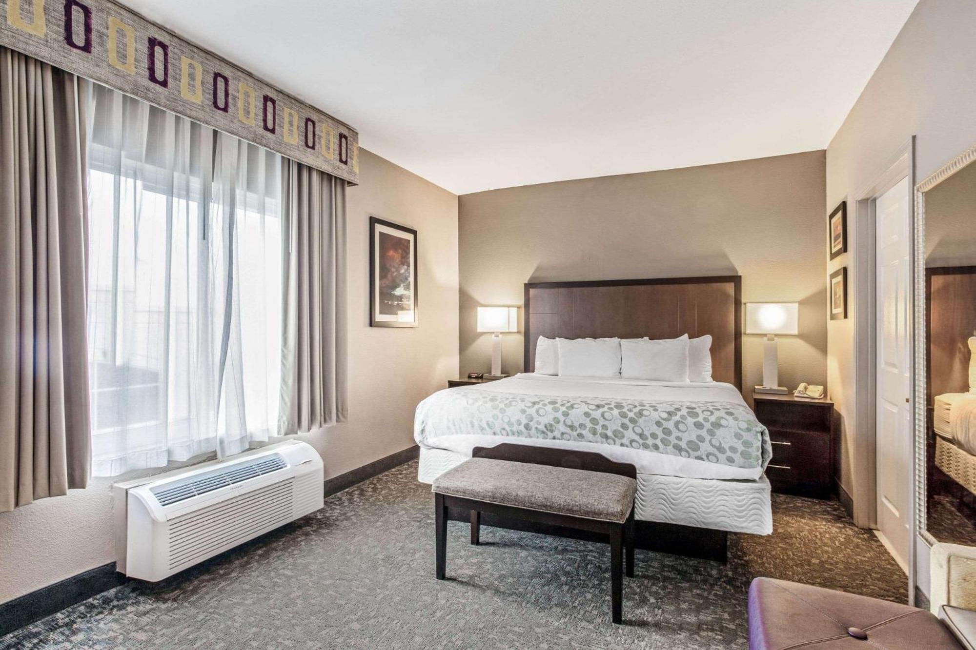 La Quinta By Wyndham Biloxi Hotel Room photo
